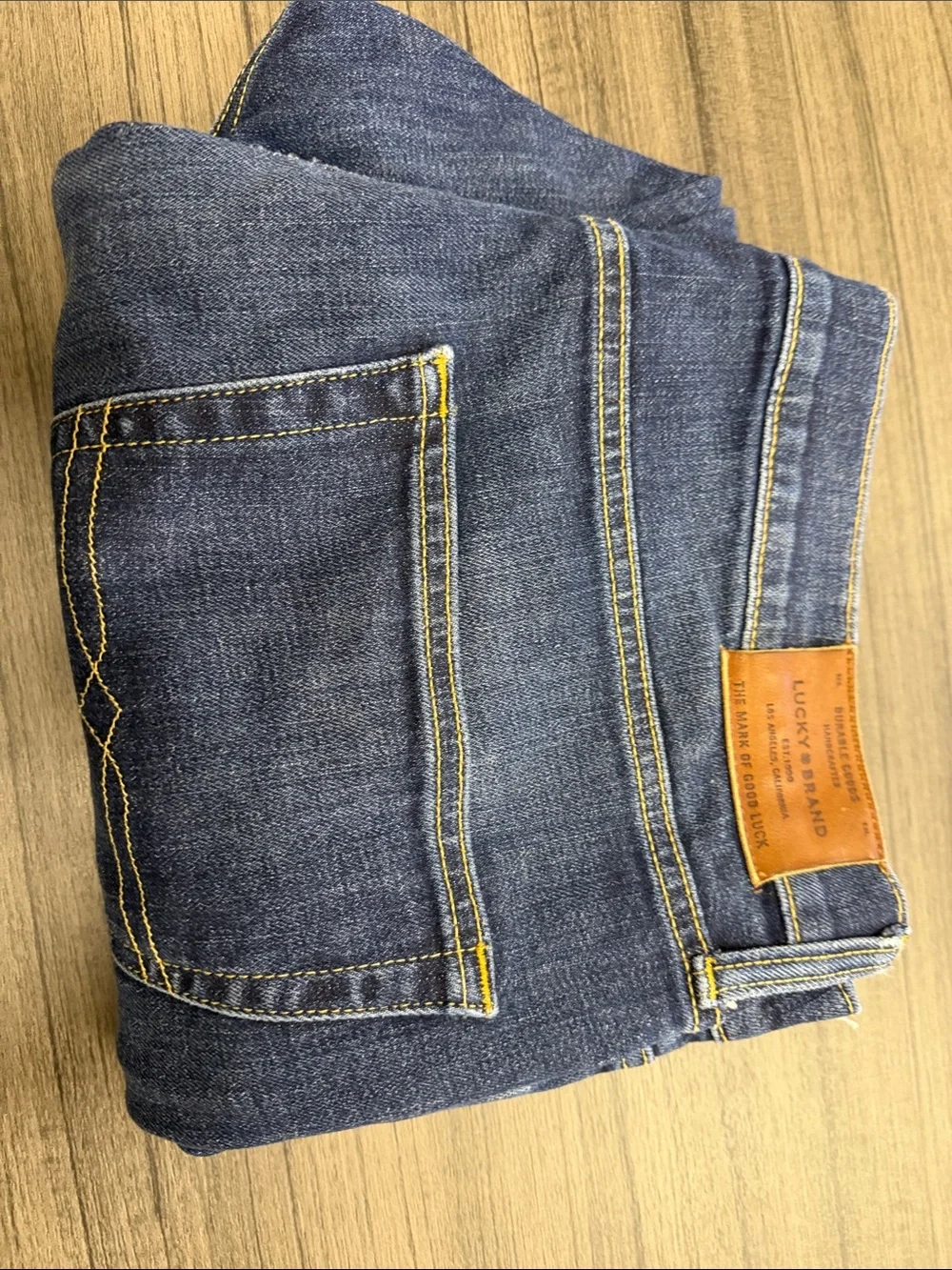 Lucky Brand stitching contrast